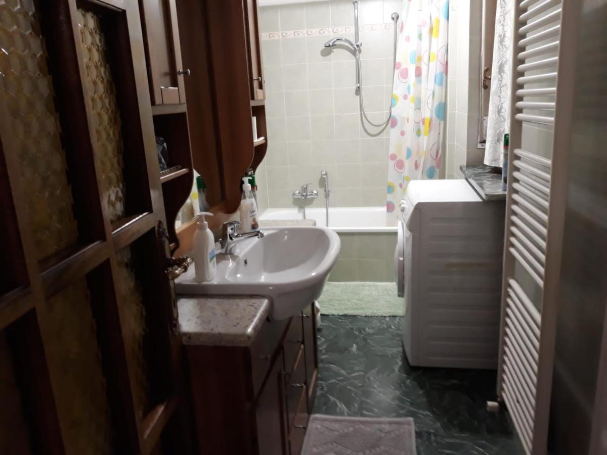 Appartamento Con Parcheggio Pubblico Sotto Casa Saint-Vincent Dış mekan fotoğraf