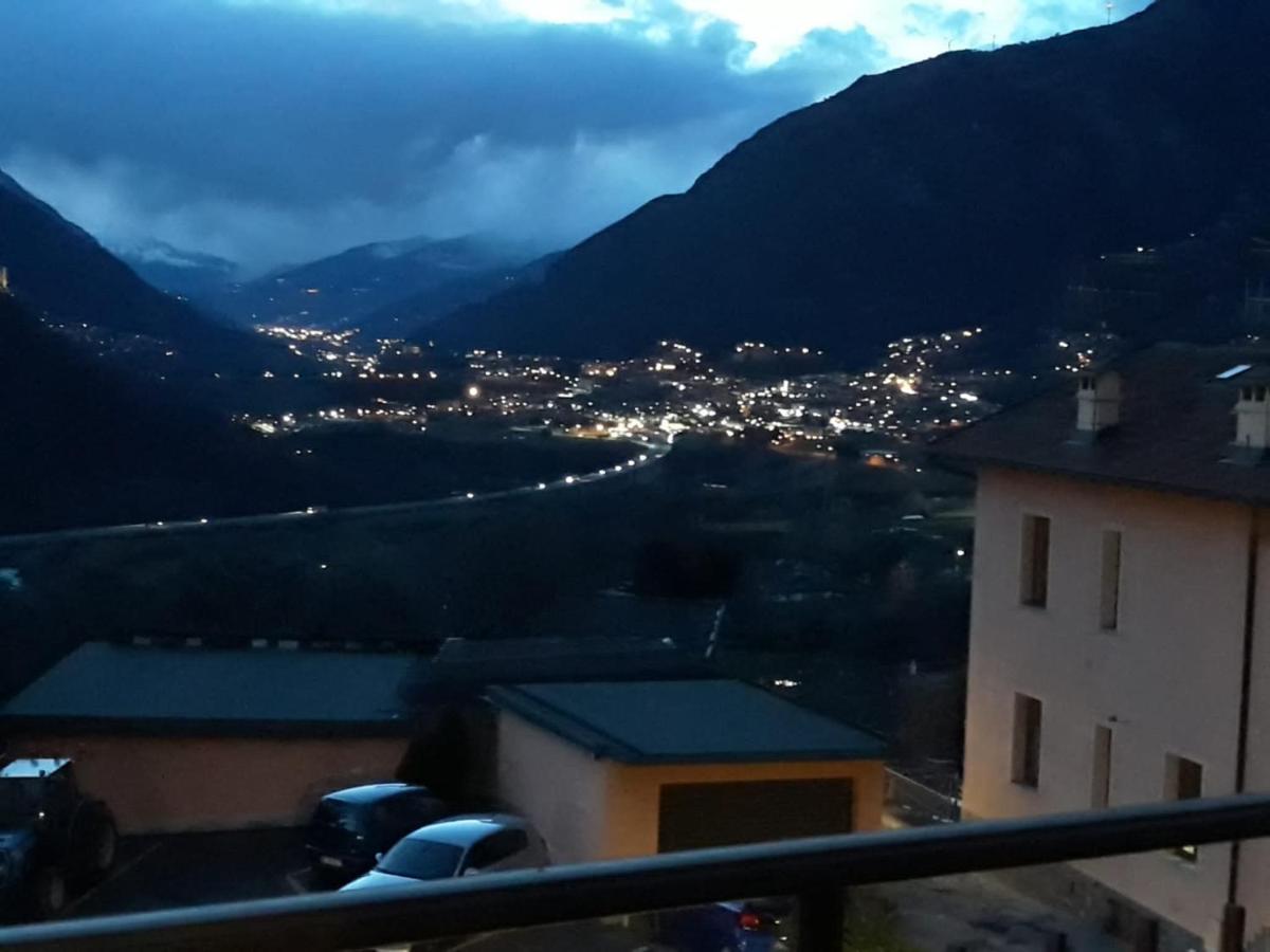 Appartamento Con Parcheggio Pubblico Sotto Casa Saint-Vincent Dış mekan fotoğraf